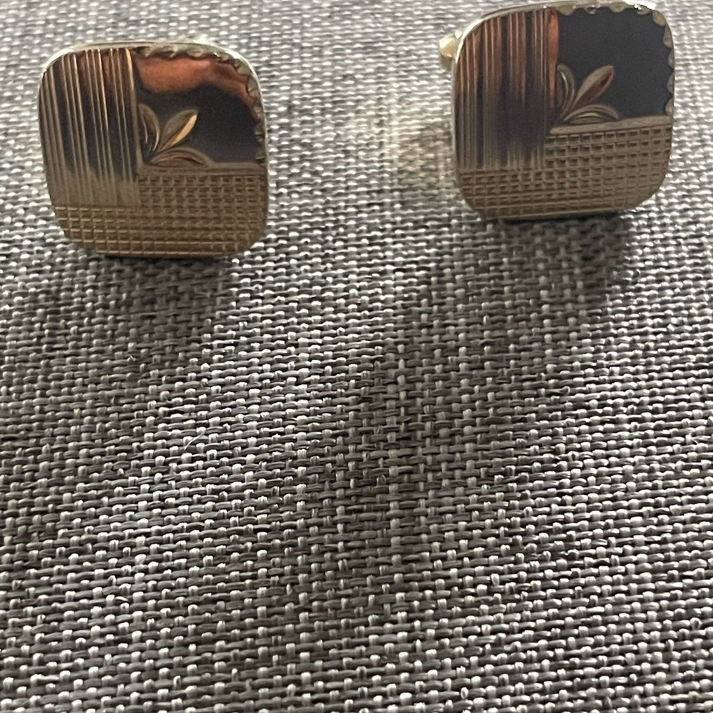 Vintage Men’s Gold Tone Square Diamond Cut Formal Casual Cuff Links